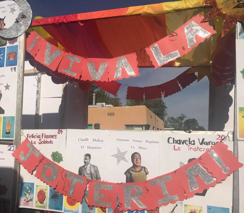 A booth in a fair environment with a banner that reads Viva La Joteria